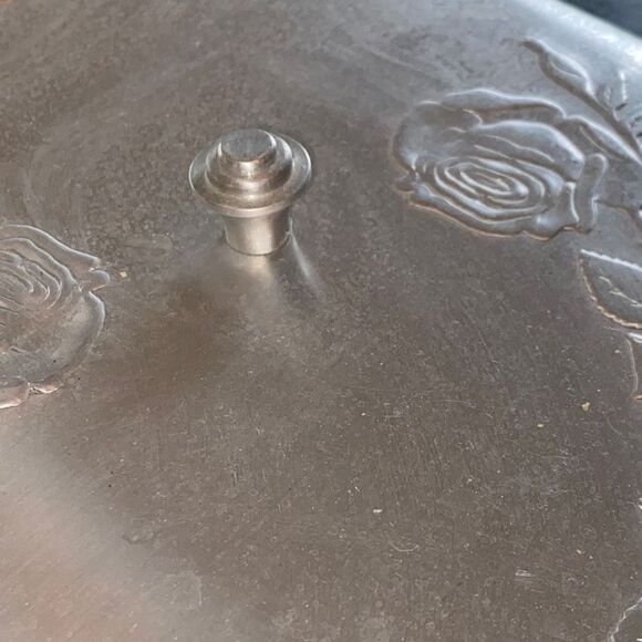 Vintage Roses Embossed Aluminum 2.5 Qt Covered Casserole - Picture 7 of 12